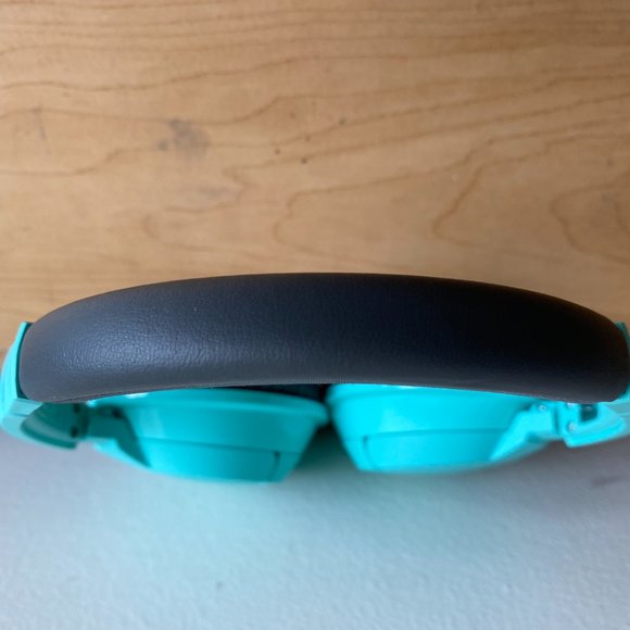 Bose Soundtrue Headphones (Wired) - Picture 8 of 10